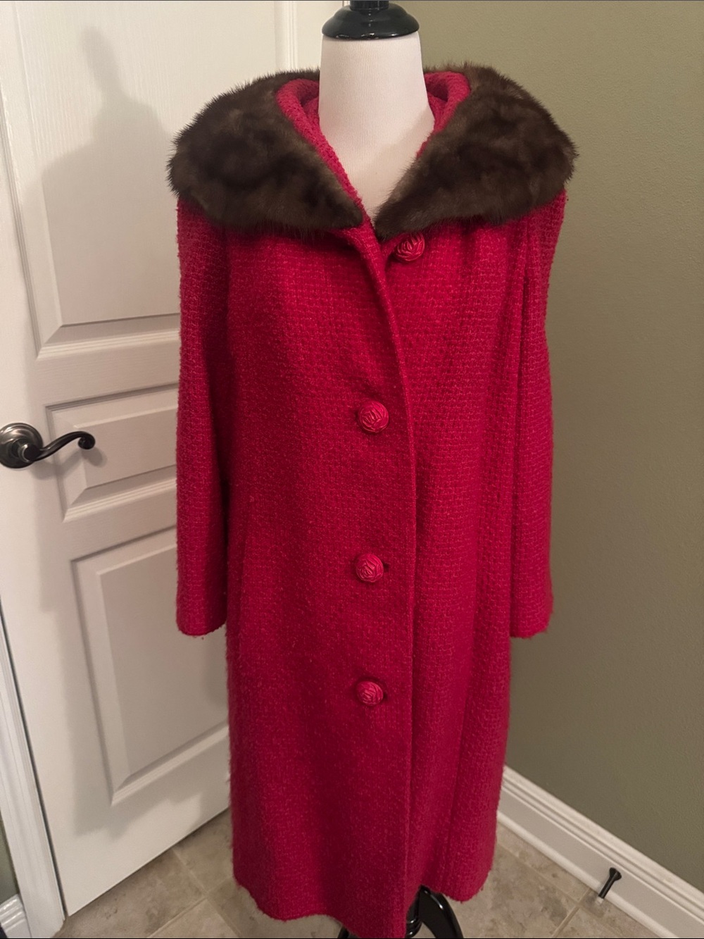 1950 Vintage-Inspired Red Wool Pea Coat with mink Fur Collar
